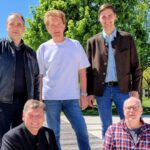 Die ausscheidenden beiden Stadträte der Unabhängigen Wähler Burghausen Dr  Peter Schacherbauer und Hartmut Strachowsky (vorne, von links) sowie (oben, von links) die drei künftigen UWB Stadtratskollegen Stefan Niedermeier, Dr  Markus Braun und Sebastian Wagenhofer